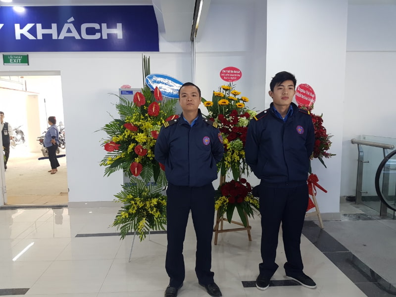 Nhân viên bảo vệ siêu thị