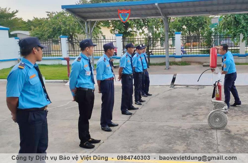 nhan-vien-bao-ve-nha-may-chuyen-nghiep-1