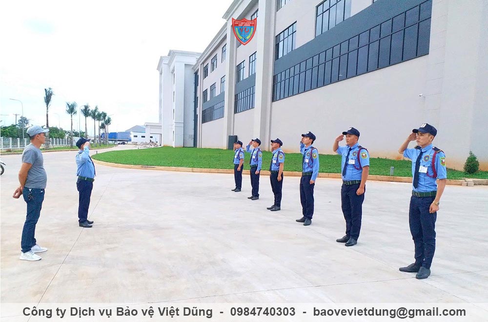 nhan-vien-bao-ve-nha-may-chuyen-nghiep-2