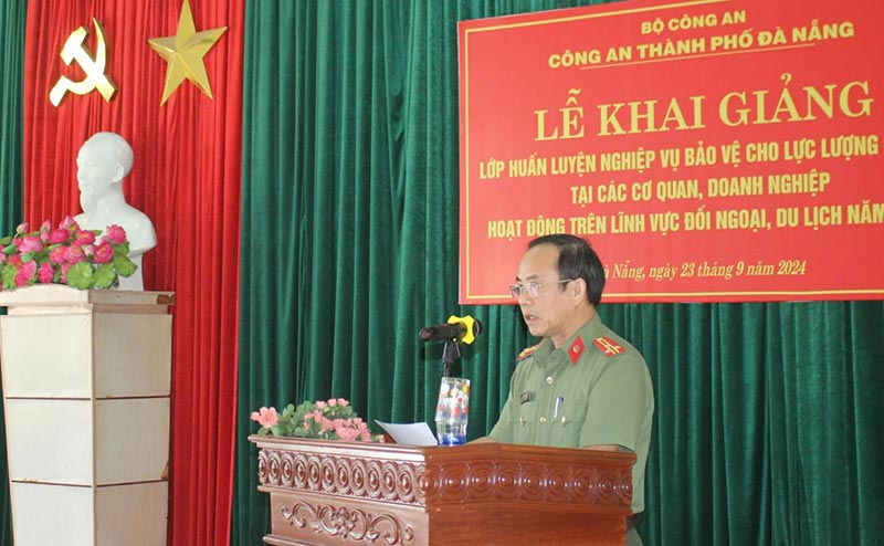 Đại diện lãnh đạo Phòng Tổ chức Cán bộ Công an TP Đà Nẵng phát biểu khai mạc lớp huấn luyện. dao-tao-huan-luyen-nghiep-vu-tai-da-nang-1