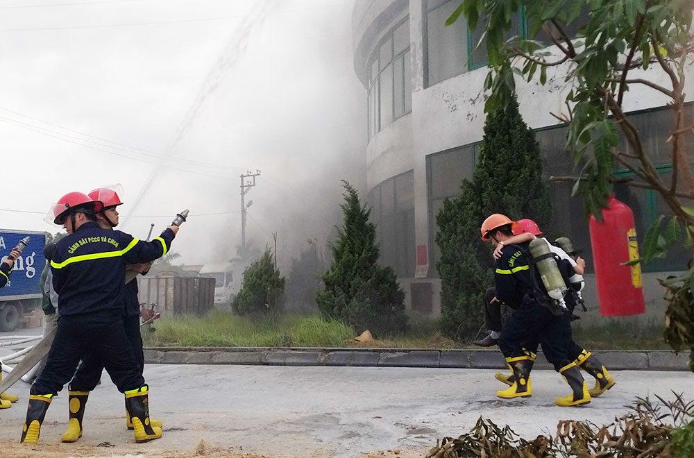 Hỗ trợ hiệu quả cho lực lượng chức năng thực hiện nhiệm vụ. ho-tro-luc-luong-canh-sat-pccc