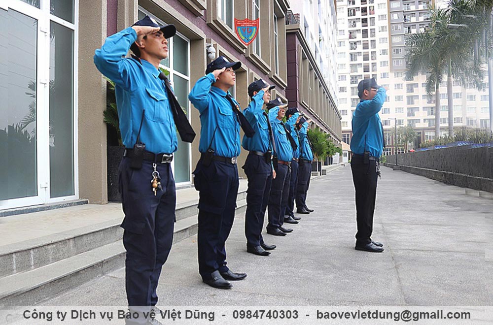 Đội ngũ bảo vệ showroom, salon, gara ô tô chuyên nghiệp doi-ngu-nhan-vien-bao-ve-showroom-o-to-chuyen-nghiep