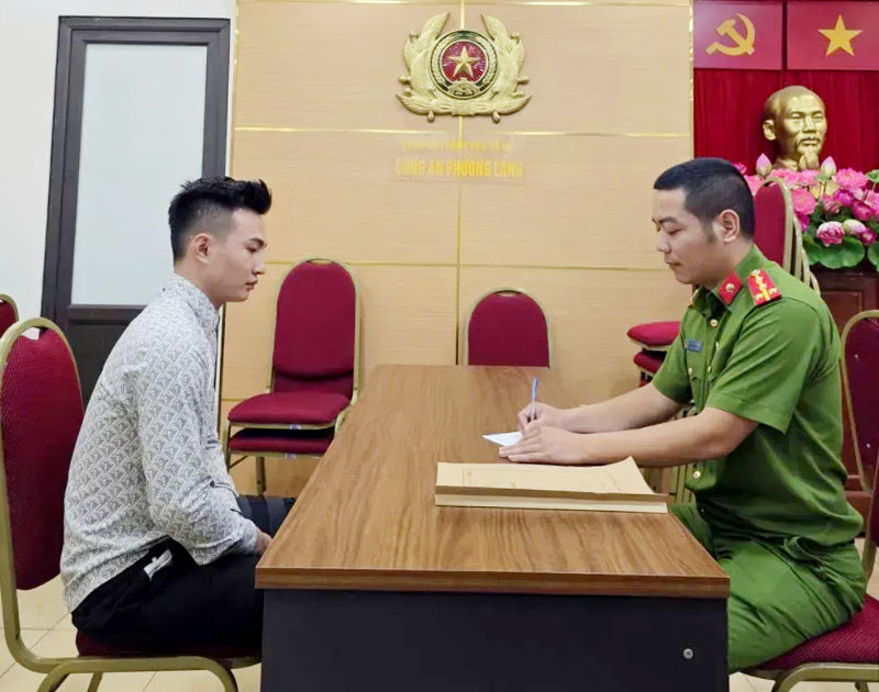 Đối tượng Nguyễn Xuân Khải tại cơ quan công an. doi-tuong-nguyen-xuan-khai